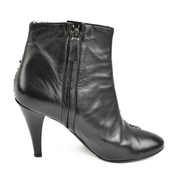 CHANEL "Runway" - Black Leather & CC Logo Boots - Picture 6 of 8